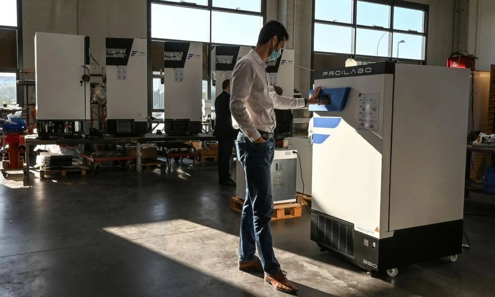 Βρετανία: Καταστράφηκαν εκατοντάδες δόσεις του εμβολίου λόγω χαλασμένου ψυγείου